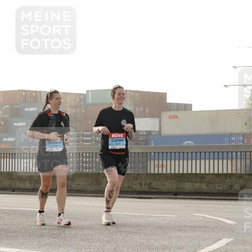 03.10.2026 - Köhlbrandbrückenlauf Michael Burmester http://msf.ph/oto/10768636 03.10.2026 09:27:37 Position 3 2093, 1898, 1899 meine-sportfotos.de