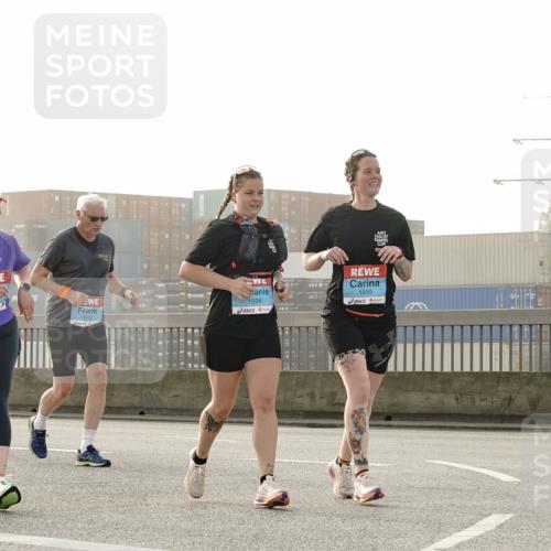 03.10.2026 - Köhlbrandbrückenlauf Michael Burmester http://msf.ph/oto/10768641 03.10.2026 09:27:38 Position 3 2092, 1898, 1899 meine-sportfotos.de