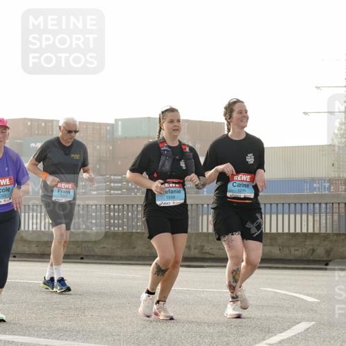 03.10.2026 - Köhlbrandbrückenlauf Michael Burmester http://msf.ph/oto/10768645 03.10.2026 09:27:38 Position 3 2092, 2093, 3319, 1898, 1899 meine-sportfotos.de