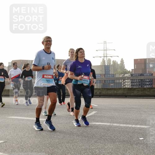 03.10.2026 - Köhlbrandbrückenlauf Michael Burmester http://msf.ph/oto/10768682 03.10.2026 09:27:44 Position 3 165, 3712, 3309 meine-sportfotos.de