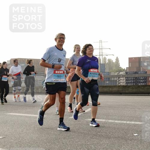 03.10.2026 - Köhlbrandbrückenlauf Michael Burmester http://msf.ph/oto/10768686 03.10.2026 09:27:44 Position 3 19, 3712, 3309 meine-sportfotos.de
