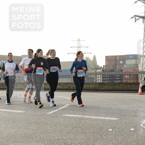 03.10.2026 - Köhlbrandbrückenlauf Michael Burmester http://msf.ph/oto/10768700 03.10.2026 09:27:46 Position 3 1719, 1717, 3584, 2797, 180 meine-sportfotos.de