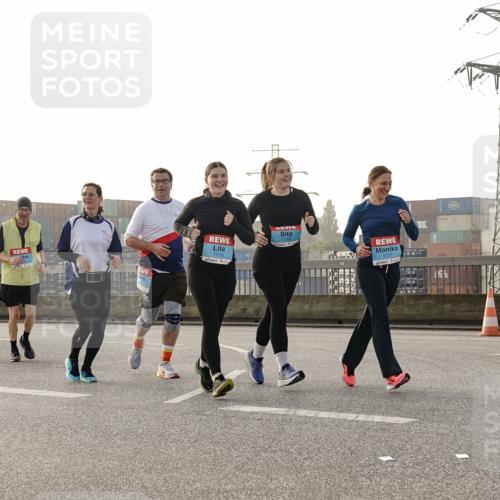 03.10.2026 - Köhlbrandbrückenlauf Michael Burmester http://msf.ph/oto/10768706 03.10.2026 09:27:47 Position 3 1719, 1718, 1717 meine-sportfotos.de