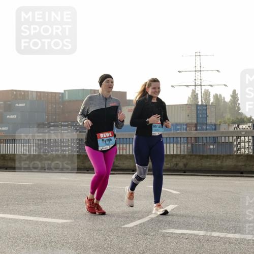 03.10.2026 - Köhlbrandbrückenlauf Michael Burmester http://msf.ph/oto/10768797 03.10.2026 09:28:15 Position 3 00, 3427, 3651 meine-sportfotos.de