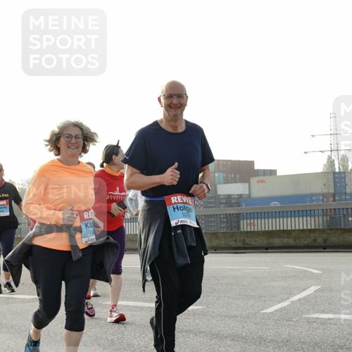 03.10.2026 - Köhlbrandbrückenlauf Michael Burmester http://msf.ph/oto/10768844 03.10.2026 09:28:32 Position 3 3588, 3288 meine-sportfotos.de