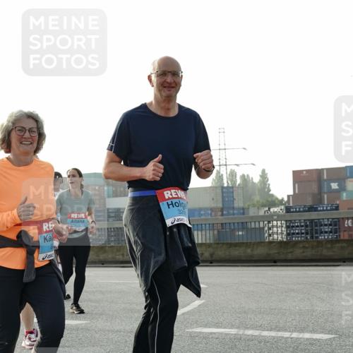 03.10.2026 - Köhlbrandbrückenlauf Michael Burmester http://msf.ph/oto/10768847 03.10.2026 09:28:32 Position 3 32 meine-sportfotos.de