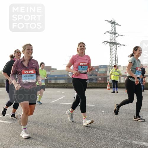 03.10.2026 - Köhlbrandbrückenlauf Michael Burmester http://msf.ph/oto/10768869 03.10.2026 09:28:35 Position 3 3665, 3610, 3626 meine-sportfotos.de