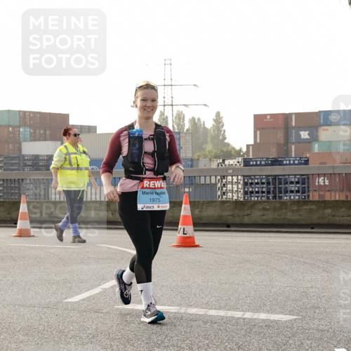 03.10.2026 - Köhlbrandbrückenlauf Michael Burmester http://msf.ph/oto/10769207 03.10.2026 09:29:41 Position 3 1975 meine-sportfotos.de