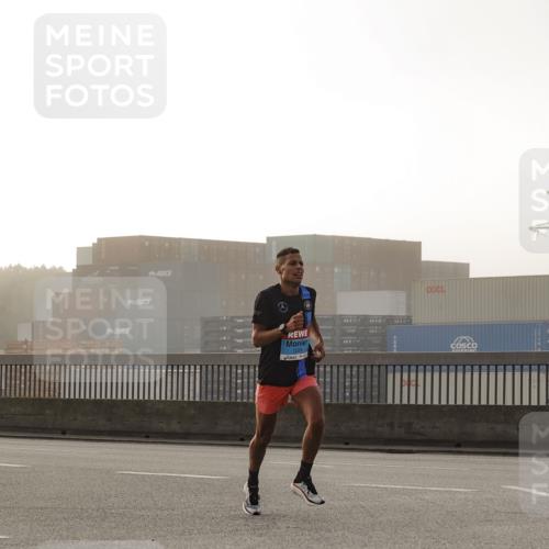 03.10.2026 - Köhlbrandbrückenlauf Michael Burmester http://msf.ph/oto/10769281 03.10.2026 09:09:19 Position 3  meine-sportfotos.de