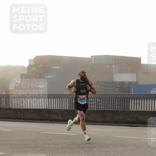 03.10.2026 - Köhlbrandbrückenlauf Michael Burmester http://msf.ph/oto/10769288 03.10.2026 09:09:35 Position 3 2100 meine-sportfotos.de