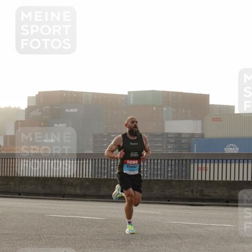 03.10.2026 - Köhlbrandbrückenlauf Michael Burmester http://msf.ph/oto/10769290 03.10.2026 09:09:35 Position 3 2100 meine-sportfotos.de
