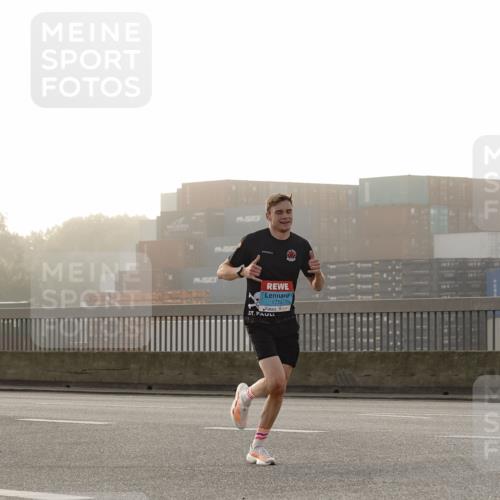 03.10.2026 - Köhlbrandbrückenlauf Michael Burmester http://msf.ph/oto/10769291 03.10.2026 09:09:47 Position 3 45719 meine-sportfotos.de