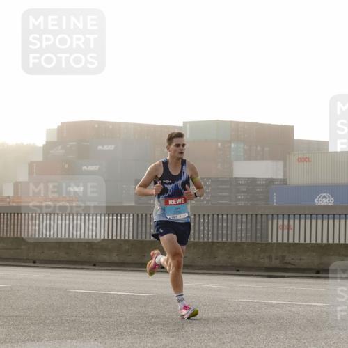 03.10.2026 - Köhlbrandbrückenlauf Michael Burmester http://msf.ph/oto/10769301 03.10.2026 09:10:02 Position 3 3735 meine-sportfotos.de