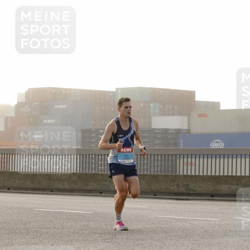 03.10.2026 - Köhlbrandbrückenlauf Michael Burmester http://msf.ph/oto/10769303 03.10.2026 09:10:02 Position 3 3735 meine-sportfotos.de