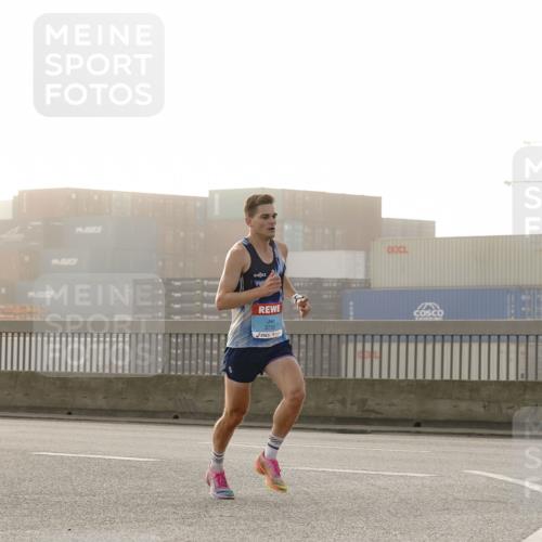 03.10.2026 - Köhlbrandbrückenlauf Michael Burmester http://msf.ph/oto/10769305 03.10.2026 09:10:02 Position 3 76715, 3735 meine-sportfotos.de