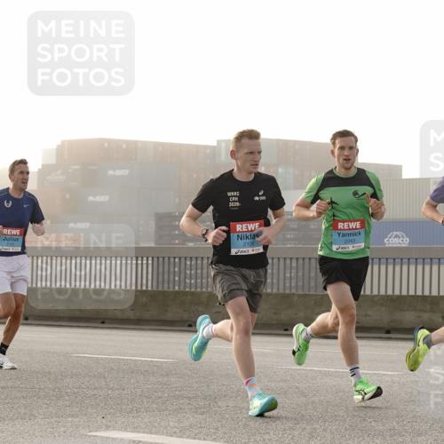 03.10.2026 - Köhlbrandbrückenlauf Michael Burmester http://msf.ph/oto/10769316 03.10.2026 09:10:10 Position 3 2131, 2026, 2106, 2043, 2111 meine-sportfotos.de