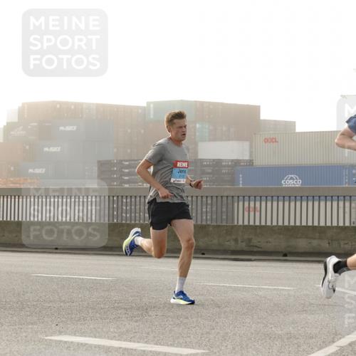 03.10.2026 - Köhlbrandbrückenlauf Michael Burmester http://msf.ph/oto/10769325 03.10.2026 09:10:12 Position 3 2102, 2131 meine-sportfotos.de