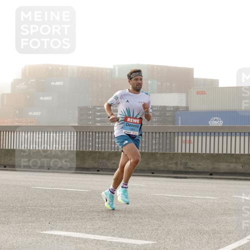 03.10.2026 - Köhlbrandbrückenlauf Michael Burmester http://msf.ph/oto/10769329 03.10.2026 09:10:20 Position 3 1063 meine-sportfotos.de