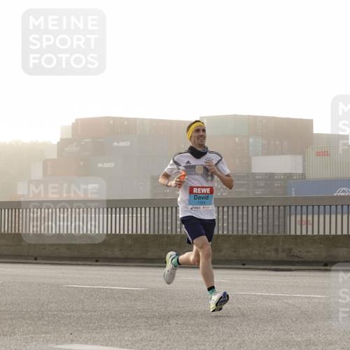 03.10.2026 - Köhlbrandbrückenlauf Michael Burmester http://msf.ph/oto/10769340 03.10.2026 09:10:34 Position 3 1324 meine-sportfotos.de