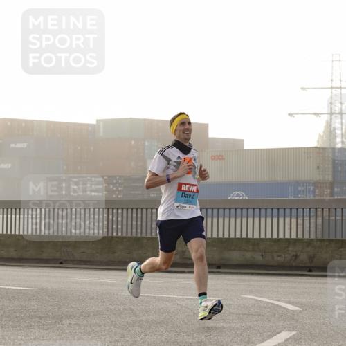 03.10.2026 - Köhlbrandbrückenlauf Michael Burmester http://msf.ph/oto/10769346 03.10.2026 09:10:34 Position 3 1324, 320 meine-sportfotos.de