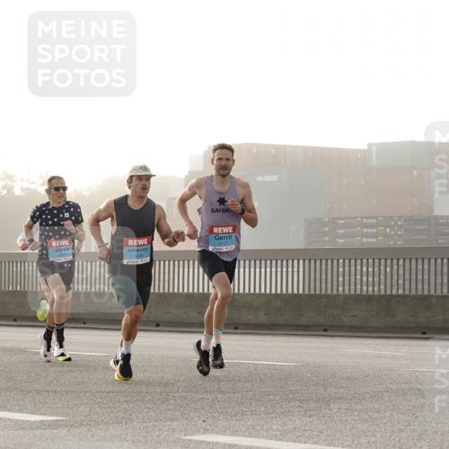 03.10.2026 - Köhlbrandbrückenlauf Michael Burmester http://msf.ph/oto/10769352 03.10.2026 09:10:44 Position 3 1599, 2107 meine-sportfotos.de