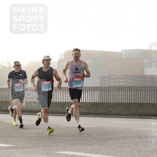 03.10.2026 - Köhlbrandbrückenlauf Michael Burmester http://msf.ph/oto/10769353 03.10.2026 09:10:44 Position 3 1599, 2107 meine-sportfotos.de