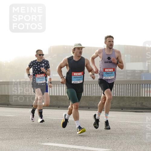 03.10.2026 - Köhlbrandbrückenlauf Michael Burmester http://msf.ph/oto/10769357 03.10.2026 09:10:45 Position 3 1599, 2107 meine-sportfotos.de