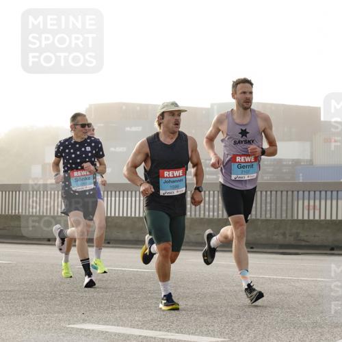03.10.2026 - Köhlbrandbrückenlauf Michael Burmester http://msf.ph/oto/10769359 03.10.2026 09:10:45 Position 3 2263, 1599, 2107 meine-sportfotos.de