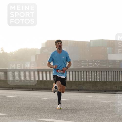 03.10.2026 - Köhlbrandbrückenlauf Michael Burmester http://msf.ph/oto/10769364 03.10.2026 09:10:47 Position 3 3705 meine-sportfotos.de