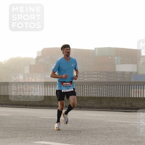 03.10.2026 - Köhlbrandbrückenlauf Michael Burmester http://msf.ph/oto/10769366 03.10.2026 09:10:47 Position 3 3705 meine-sportfotos.de