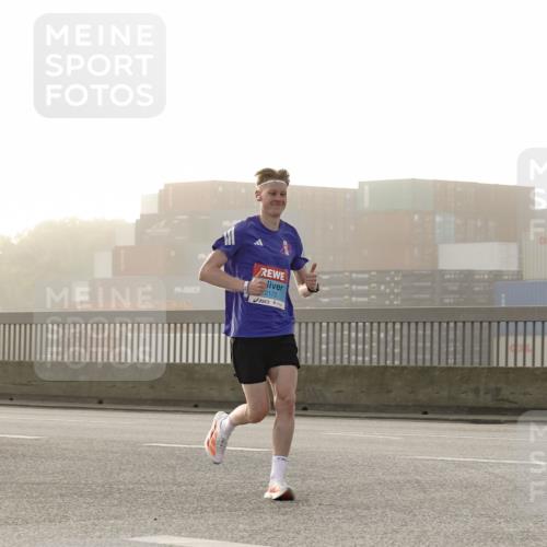 03.10.2026 - Köhlbrandbrückenlauf Michael Burmester http://msf.ph/oto/10769369 03.10.2026 09:10:49 Position 3 2172 meine-sportfotos.de