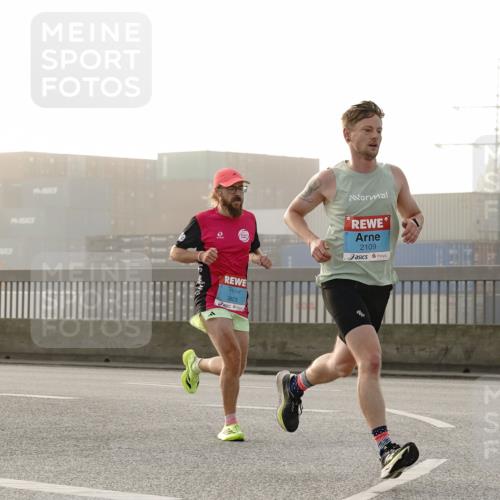 03.10.2026 - Köhlbrandbrückenlauf Michael Burmester http://msf.ph/oto/10769378 03.10.2026 09:10:51 Position 3 3823, 2109 meine-sportfotos.de