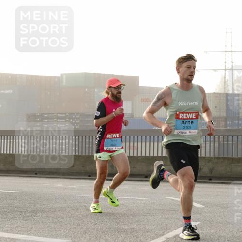 03.10.2026 - Köhlbrandbrückenlauf Michael Burmester http://msf.ph/oto/10769380 03.10.2026 09:10:51 Position 3 3823, 2109, 320 meine-sportfotos.de
