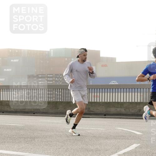 03.10.2026 - Köhlbrandbrückenlauf Michael Burmester http://msf.ph/oto/10769388 03.10.2026 09:11:03 Position 3 2117, 1083 meine-sportfotos.de