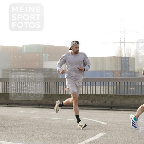 03.10.2026 - Köhlbrandbrückenlauf Michael Burmester http://msf.ph/oto/10769392 03.10.2026 09:11:03 Position 3  meine-sportfotos.de