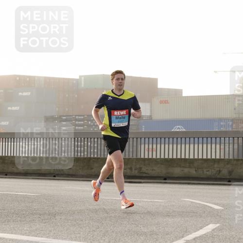 03.10.2026 - Köhlbrandbrückenlauf Michael Burmester http://msf.ph/oto/10769395 03.10.2026 09:11:05 Position 3 2117 meine-sportfotos.de