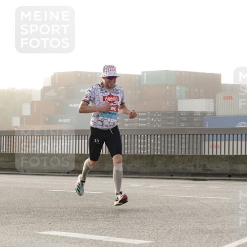 03.10.2026 - Köhlbrandbrückenlauf Michael Burmester http://msf.ph/oto/10769402 03.10.2026 09:11:08 Position 3 317, 1716, 33 meine-sportfotos.de
