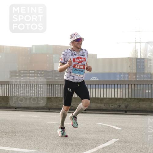 03.10.2026 - Köhlbrandbrückenlauf Michael Burmester http://msf.ph/oto/10769405 03.10.2026 09:11:09 Position 3 1716, 33 meine-sportfotos.de