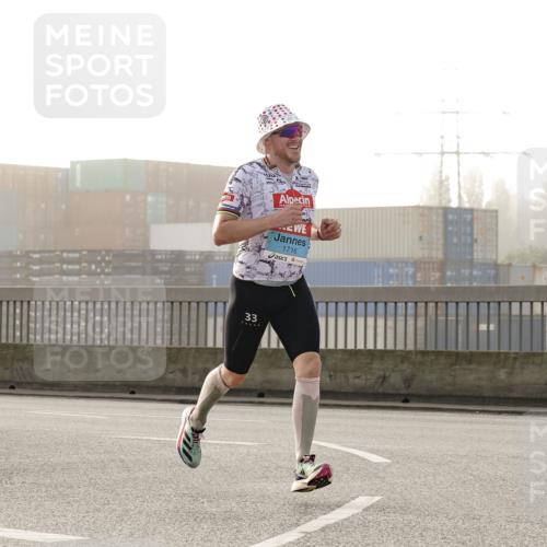 03.10.2026 - Köhlbrandbrückenlauf Michael Burmester http://msf.ph/oto/10769407 03.10.2026 09:11:09 Position 3 33, 1716 meine-sportfotos.de