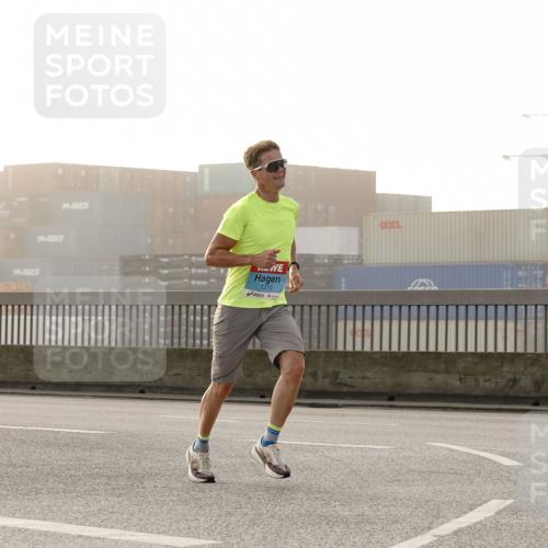 03.10.2026 - Köhlbrandbrückenlauf Michael Burmester http://msf.ph/oto/10769412 03.10.2026 09:11:15 Position 3 1310, 2116 meine-sportfotos.de
