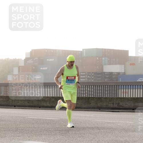 03.10.2026 - Köhlbrandbrückenlauf Michael Burmester http://msf.ph/oto/10769441 03.10.2026 09:11:26 Position 3 1091, 1265 meine-sportfotos.de
