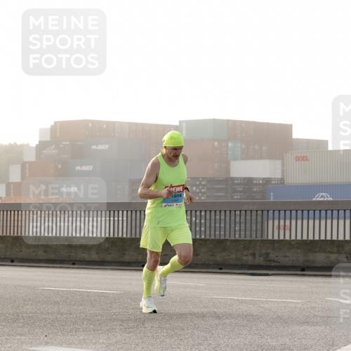 03.10.2026 - Köhlbrandbrückenlauf Michael Burmester http://msf.ph/oto/10769443 03.10.2026 09:11:26 Position 3 1265 meine-sportfotos.de