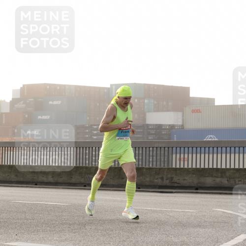 03.10.2026 - Köhlbrandbrückenlauf Michael Burmester http://msf.ph/oto/10769445 03.10.2026 09:11:27 Position 3 1001, 1265 meine-sportfotos.de