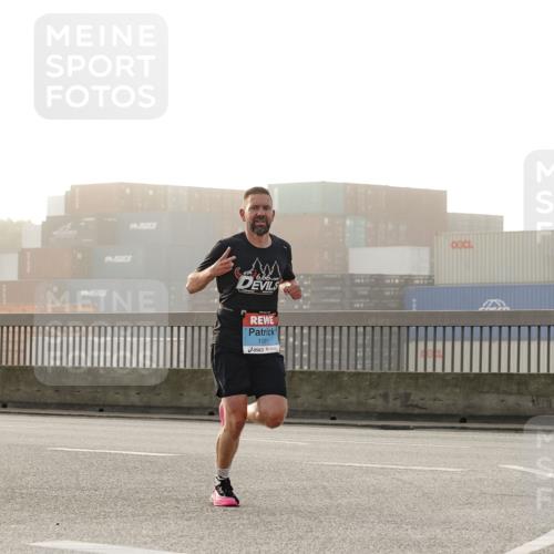 03.10.2026 - Köhlbrandbrückenlauf Michael Burmester http://msf.ph/oto/10769450 03.10.2026 09:11:28 Position 3 6, 66, 1091 meine-sportfotos.de