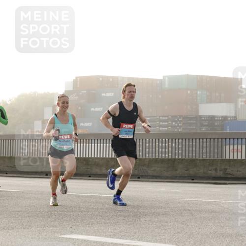 03.10.2026 - Köhlbrandbrückenlauf Michael Burmester http://msf.ph/oto/10769464 03.10.2026 09:11:33 Position 3 1507, 2124, 3801 meine-sportfotos.de