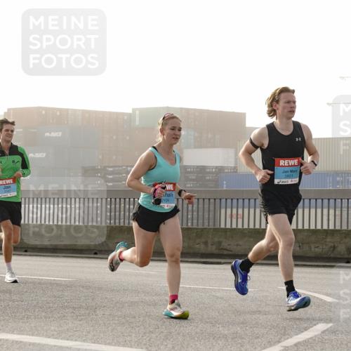 03.10.2026 - Köhlbrandbrückenlauf Michael Burmester http://msf.ph/oto/10769469 03.10.2026 09:11:33 Position 3 1507, 2124, 3801 meine-sportfotos.de