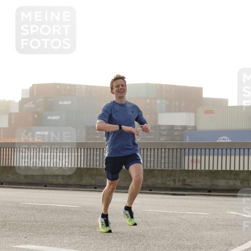 03.10.2026 - Köhlbrandbrückenlauf Michael Burmester http://msf.ph/oto/10769485 03.10.2026 09:11:38 Position 3  meine-sportfotos.de