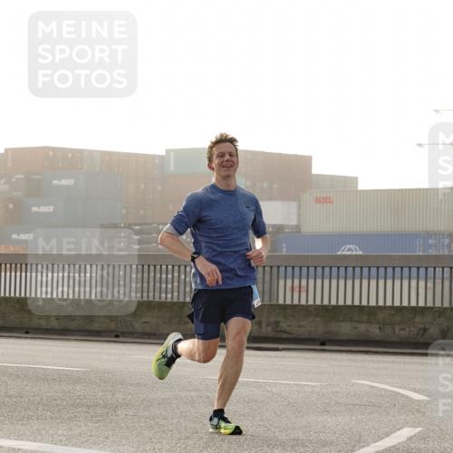 03.10.2026 - Köhlbrandbrückenlauf Michael Burmester http://msf.ph/oto/10769489 03.10.2026 09:11:38 Position 3  meine-sportfotos.de