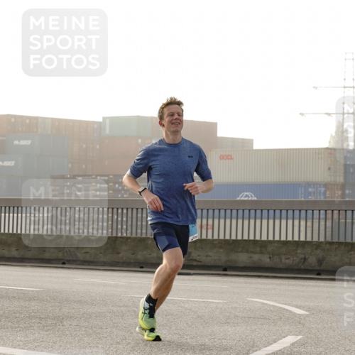 03.10.2026 - Köhlbrandbrückenlauf Michael Burmester http://msf.ph/oto/10769491 03.10.2026 09:11:38 Position 3  meine-sportfotos.de