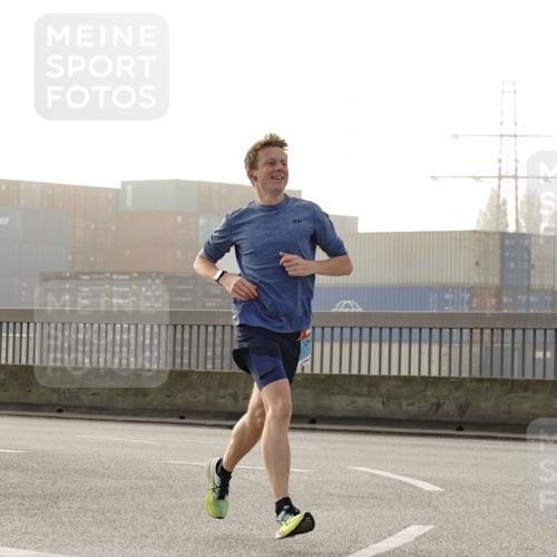 03.10.2026 - Köhlbrandbrückenlauf Michael Burmester http://msf.ph/oto/10769492 03.10.2026 09:11:38 Position 3  meine-sportfotos.de